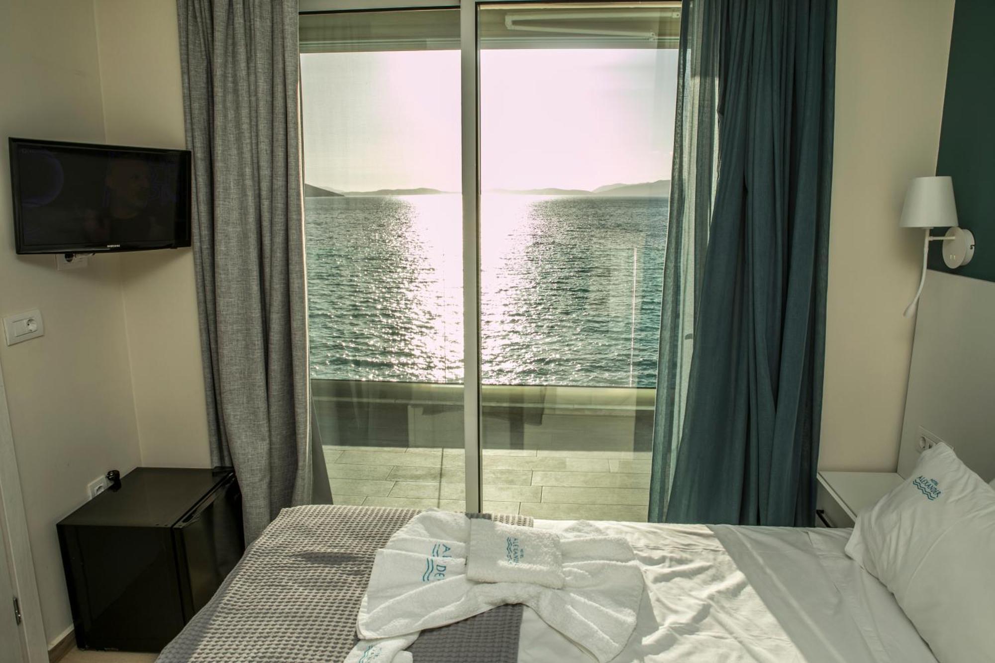 Hotel Alexander Mýtikas Екстериор снимка